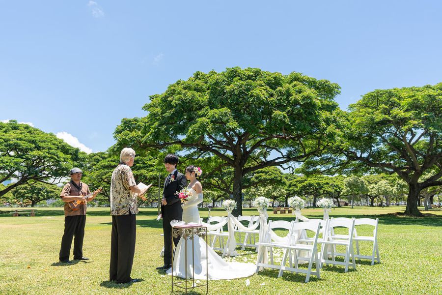 ウクレレ生演奏に包まれた、ハワイらしいナチュラル挙式