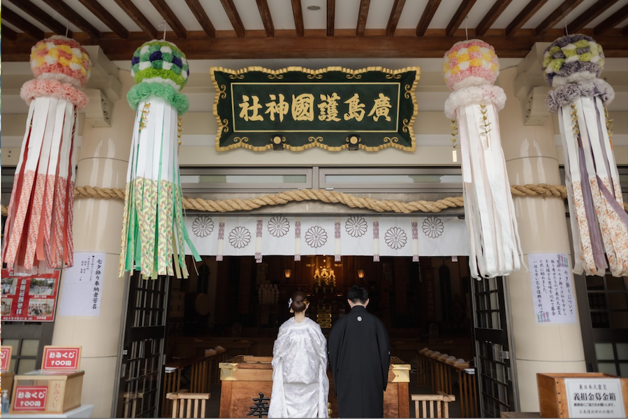 昇鯉像や双鯉像が象徴する“勝利”と“夫婦円満”の御利益が人気。広島カープの必勝祈願でも知られ、目標達成を願う参拝者に親しまれるスポット