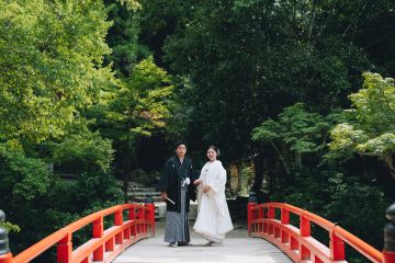 【ロケーションフォトが圧倒的に良い】朱色の回廊、大鳥居、四季の宮島の自然… 厳島神社と宮島全体はどこでもロケーション撮影が成立するほど美しいロケーション。