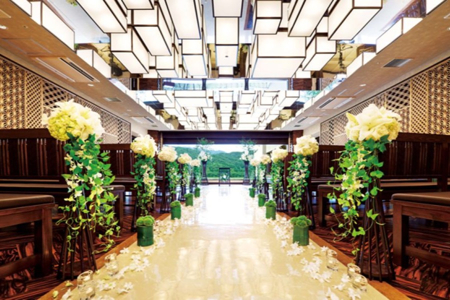 伝統的な和の美しさと、現代的でスタイリッシュな雰囲気を併せ持つ 新しいタイプのチャペルでアットホームな人前式が叶う