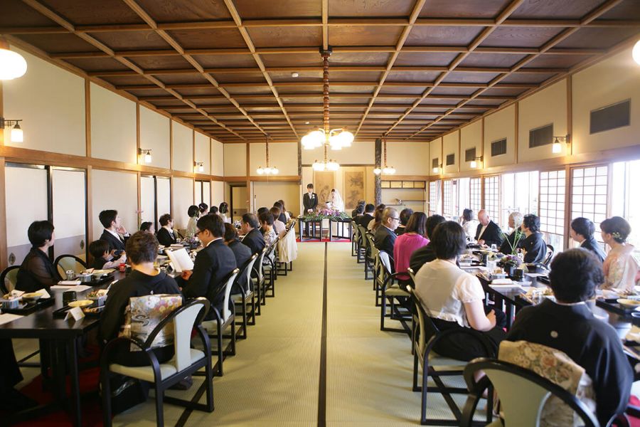 東洋館の最大の魅力は、旬の食材を使った月替わりの懐石料理