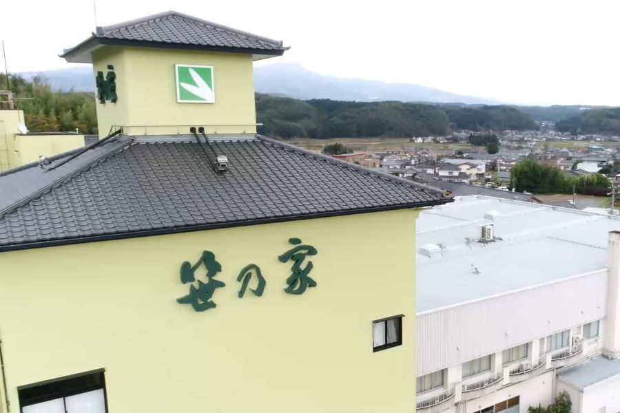 挙式後にご家族やご親族で楽しむ食事会について、提携しているホテルの手配を一貫して依頼できます。和装のままの食事会から、平服に着替えてのカジュアルなパーティーまで希望のスタイルに柔軟に対応します。