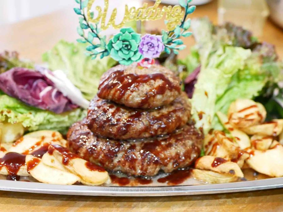 レストランならではの「ハンバーグ入刀」「オムライス入刀」といったお二人らしさが出る演出もできます♪