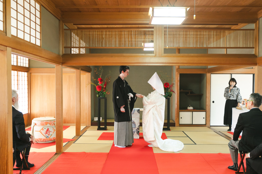 ■日本三名園のひとつとして名高い後楽園で、四季折々の美しい庭園をバックに誓いをたてることができる