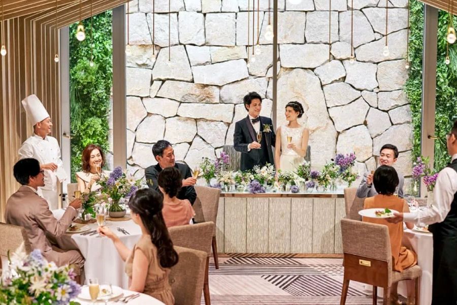 コース料理も腕に自信のある私達のシェフがおもてなし◎ 京都店限定のオリジナルメニューは、地産地消で食材にもこだわっています。お申込み後の打合わせでは、直接シェフとお話ができ無料の試食会にもご招待します！