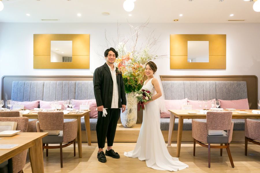 【美術館のような白を基調とした洗練空間を“一軒家貸切”できる特別感】店名“Le Musée（美術館）”が意味する通り、 店内は白を基調としたシンプルで洗練された“アート空間”。 絵画や調度品、光の取り入れ方まで美しく設計され、 少人数・家族婚でもフォトジェニックなウェディングが叶う隠れ家レストランとして高い支持を得ています。 一軒家を丸ごと貸切にできるため、他のカップルと顔を合わせない“完全プライベート”な結婚式も魅力。