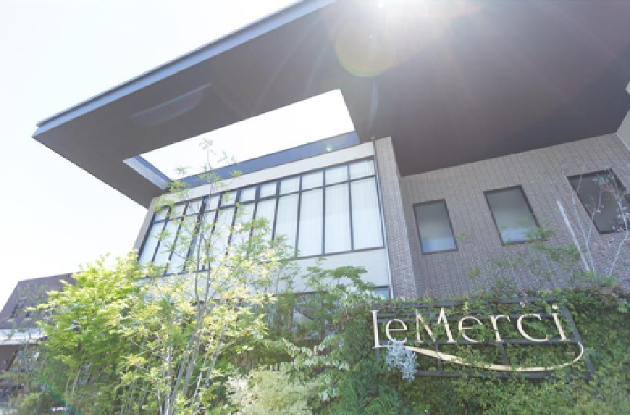 ■岡山駅から車で10分/育った背景、大切なゲストのこと、パートナーへの想い、プランナーがじっくり伺い 、時には友達のように、時には家族のように、一緒に結婚式をつくりあげます