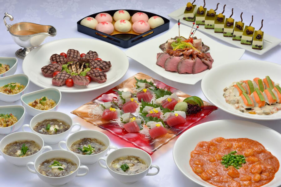 和・洋・中に沖縄食材を取り入れたバリエーション豊かな料理は、
幅広い世代のゲストに喜ばれるのが魅力です。卓盛りやコースなどスタイルも選べ、
大切なゲストへのおもてなしを、料理を通してしっかりと伝えることができます。