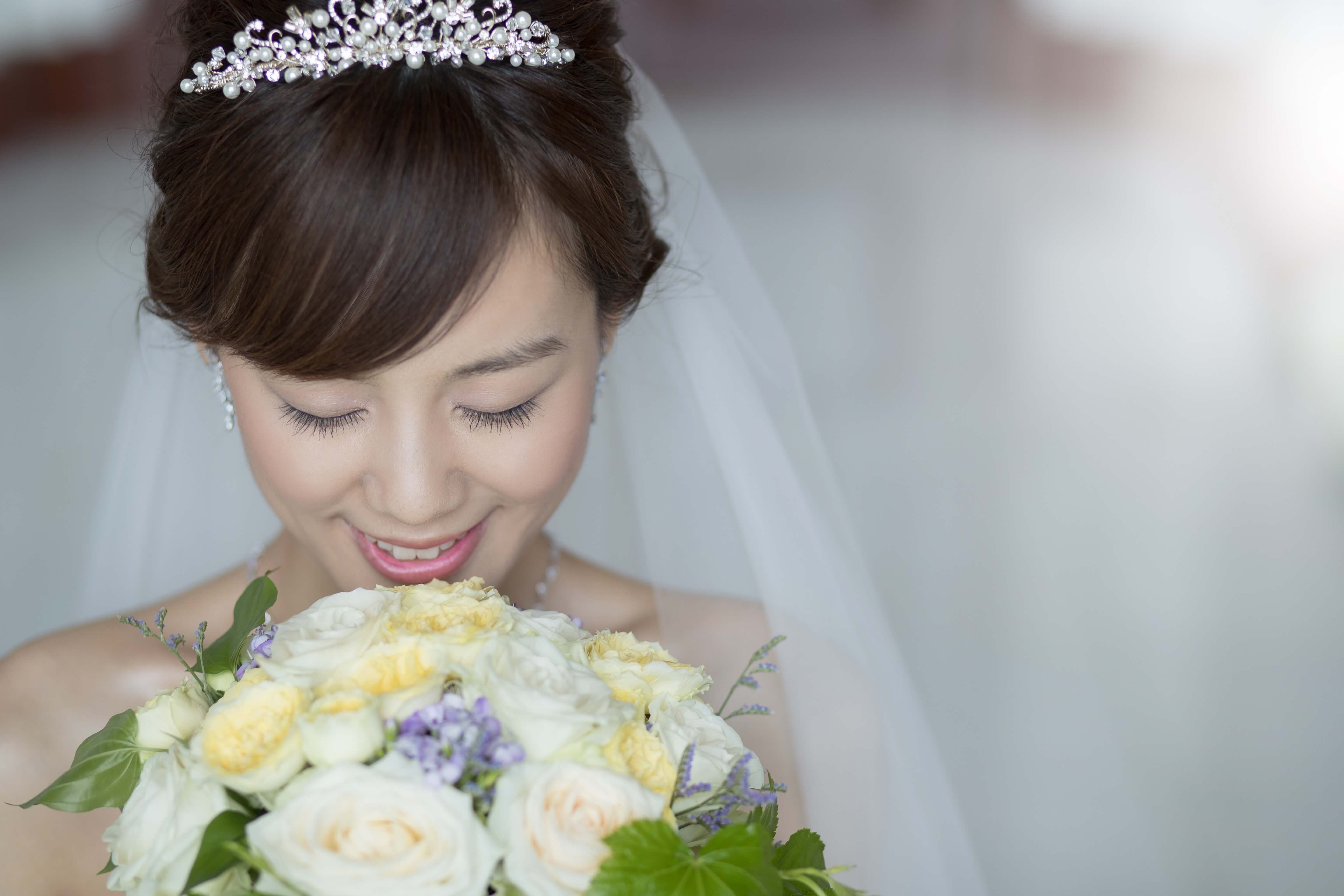 形式や豪華さよりも、ふたりの想いを大切に。経験豊富なスタッフが寄り添い、おふたりらしい結婚式を実現します。