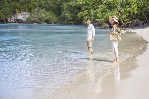 一年を通して穏やかな気候と美しい自然に恵まれた南国グアム。海と空が溶け合う絶景の中で、特別な一日を迎えられます。