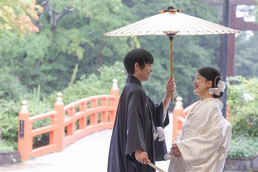 季節により異なる、宮城縣護國神社を囲む景色。春は桜、春は新緑、秋は紅葉、冬や雪景色・・挙式の後には会食も可能なので、ご相談ください。
