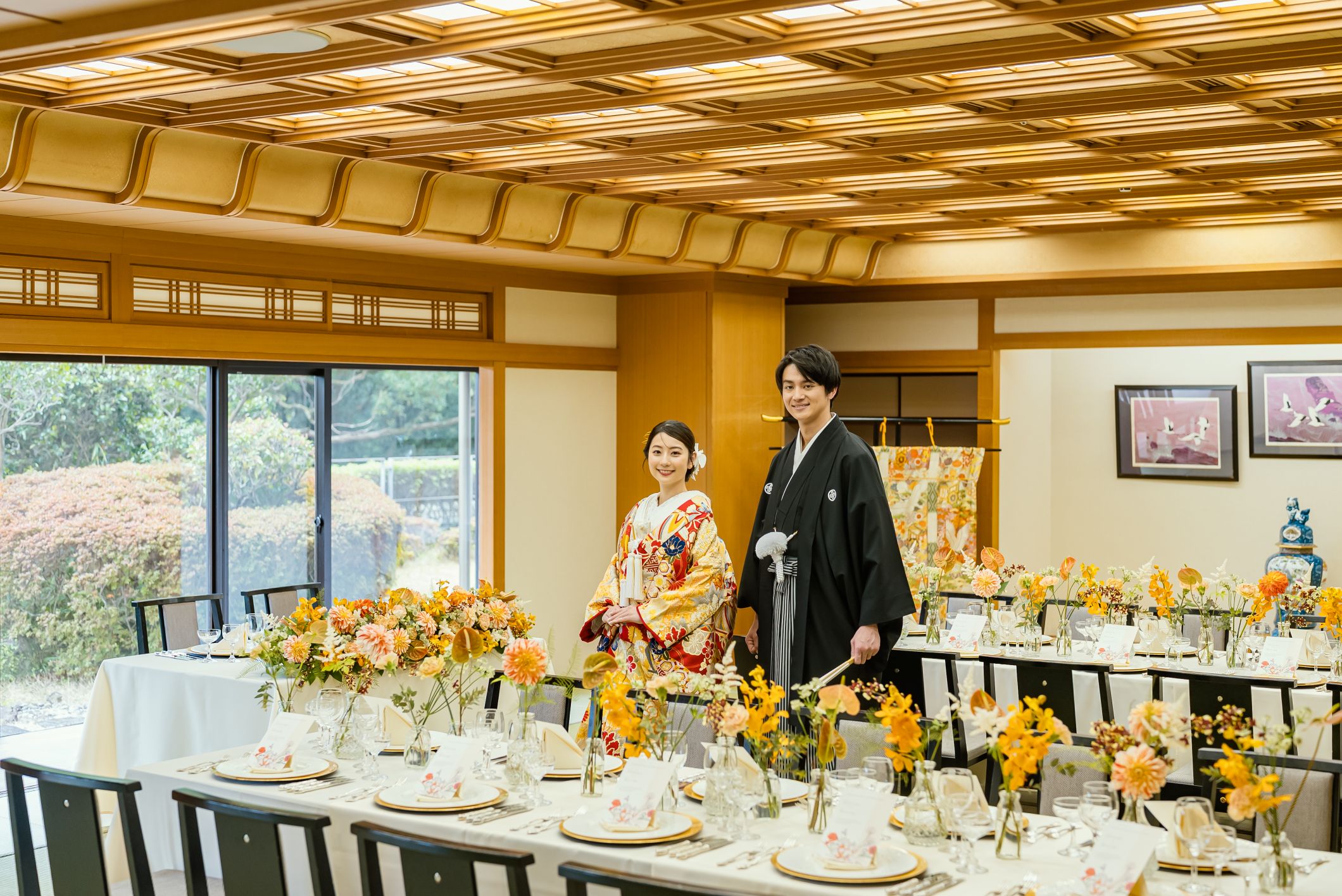 厳かな神社での挙式のあとは、 大切な人たちと心温まる会食のひとときをお楽しみいただけます♡当サロンではおふたりのご希望に合わせて、挙式後にそのまま移動しやすい ホテル や レストラン での会食スタイルをご提案。 おふたりの想いを大切にした、心に残る一日をお手伝いいたします♪
