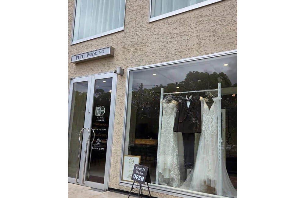 宮崎サロンのショーウィンドウ