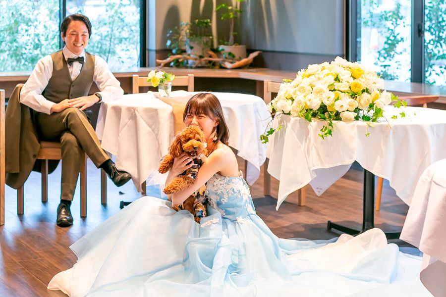 木の温もり×開放感。テラス挙式もできる自由度の高い空間