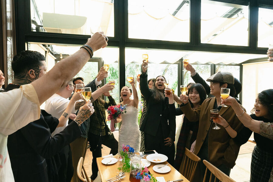 会場装飾や高砂コーディネートの自由度が高く、ナチュラルからカジュアル、おしゃれなトレンドスタイルまで幅広く対応。専属プランナーがおふたりのイメージを丁寧にヒアリングし、理想の結婚式づくりをサポートします。世界にひとつだけのオリジナルウエディングで、記憶に残る特別な一日を実現できます。