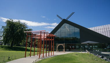 所沢から新たな物語を創造・発信する起点となることを目的として創建