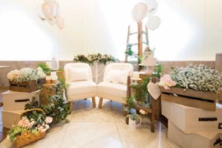 レストランらしいこだわりのお料理をはじめ、コンセプト造りや演出などをおふたりと一緒にコーディネート。アットホームでカジュアルな空間で、大切なゲストをおもてなしします。