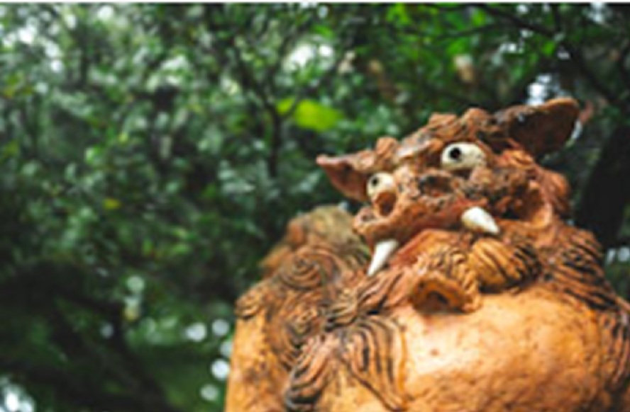 『那覇中心地でアクセス良好』那覇市中心部にある波上宮は、空港から車で約10分とアクセス抜群。観光と挙式を両立でき、遠方ゲストにも嬉しい立地。挙式後の会食も那覇市内のレストランやホテルから厳選してご提案。移動の負担を抑えながら、特別な一日をトータルでサポートします