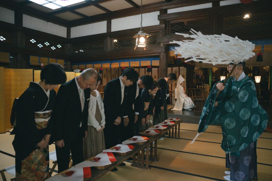 伝統と神秘に包まれた誓いの瞬間