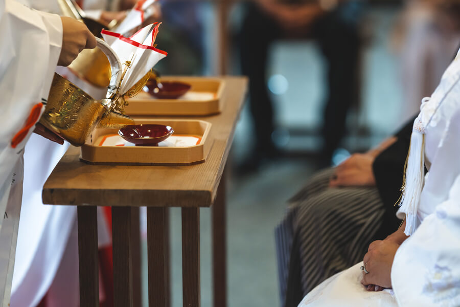 【和のぬくもりで、心に残る結婚式を】全国有数の神社と提携し、お二人の理想に合わせた結婚式を叶えます。格式ある伝統的な神前式から、和の趣を大切にしたスタイルまで、多彩な選択肢をご用意。運命の神社を見つけ、特別な一日をお迎えください