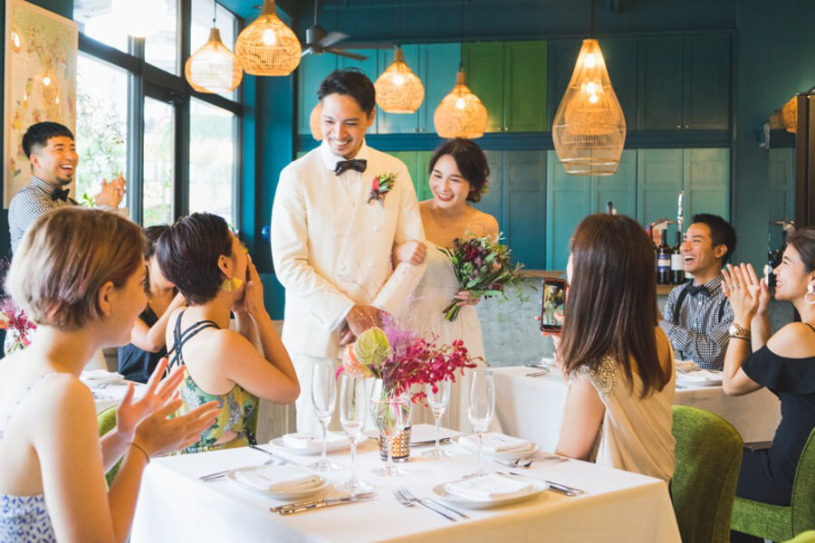 【自由に、手軽に、私たちらしく】和婚からフォトウェディング、挙式・会食まで、幅広いスタイルに対応。 人数やご予算に合わせて最適な会場をご案内いたします。 衣装や小物の持ち込みも自由で、おふたりのこだわりを存分に表現できます