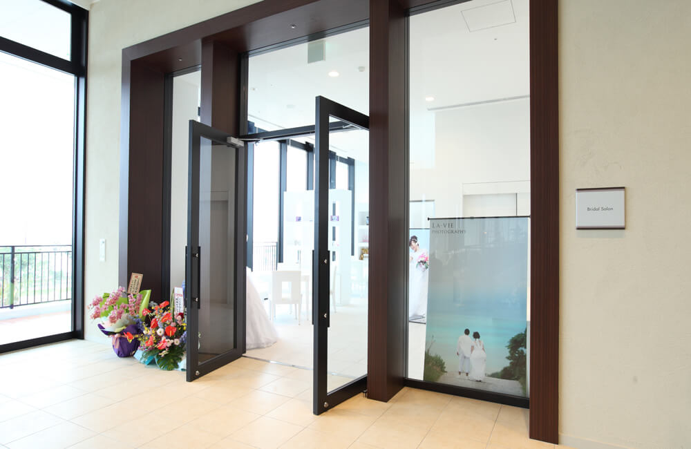 サロンの入口