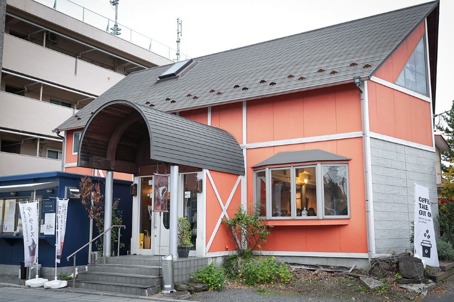 会場はプロジェクター・マイク・スピーカー完備 レストランウェディング・二次会・イベント利用OK という柔軟な対応。