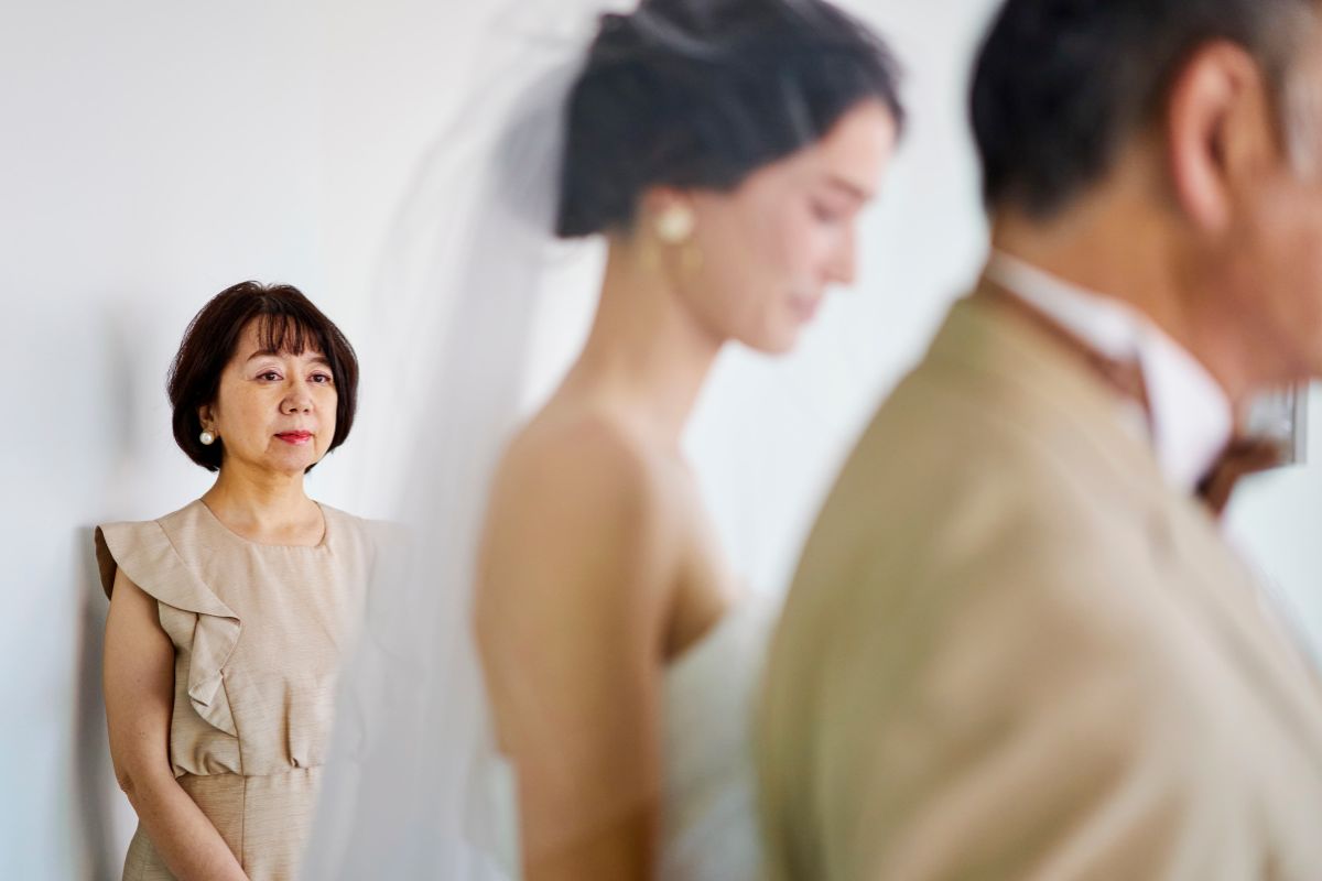 新婦を見守るお母様