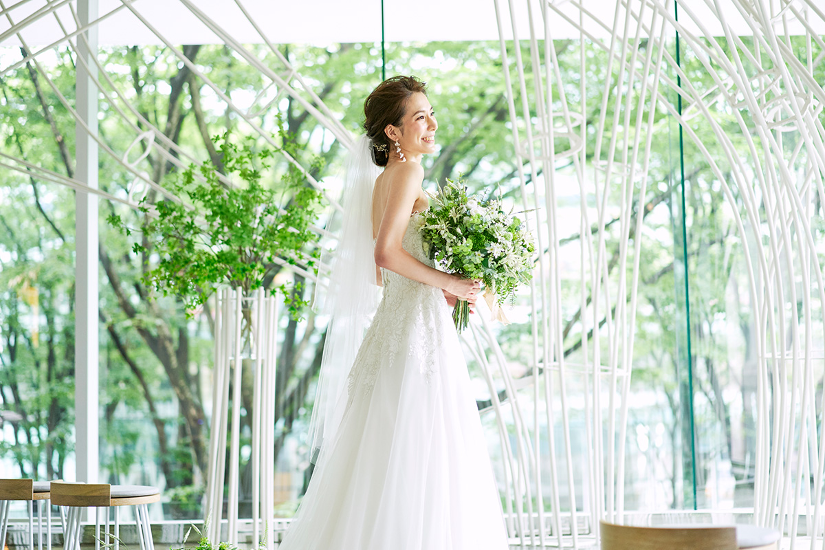 自然光いっぱいのチャペルでフォトウェディング