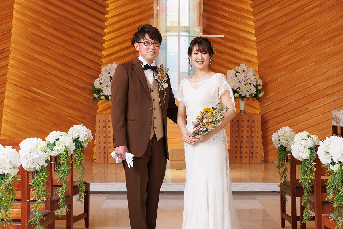 木のぬくもり溢れる空間で笑顔溢れるフォトウェディング