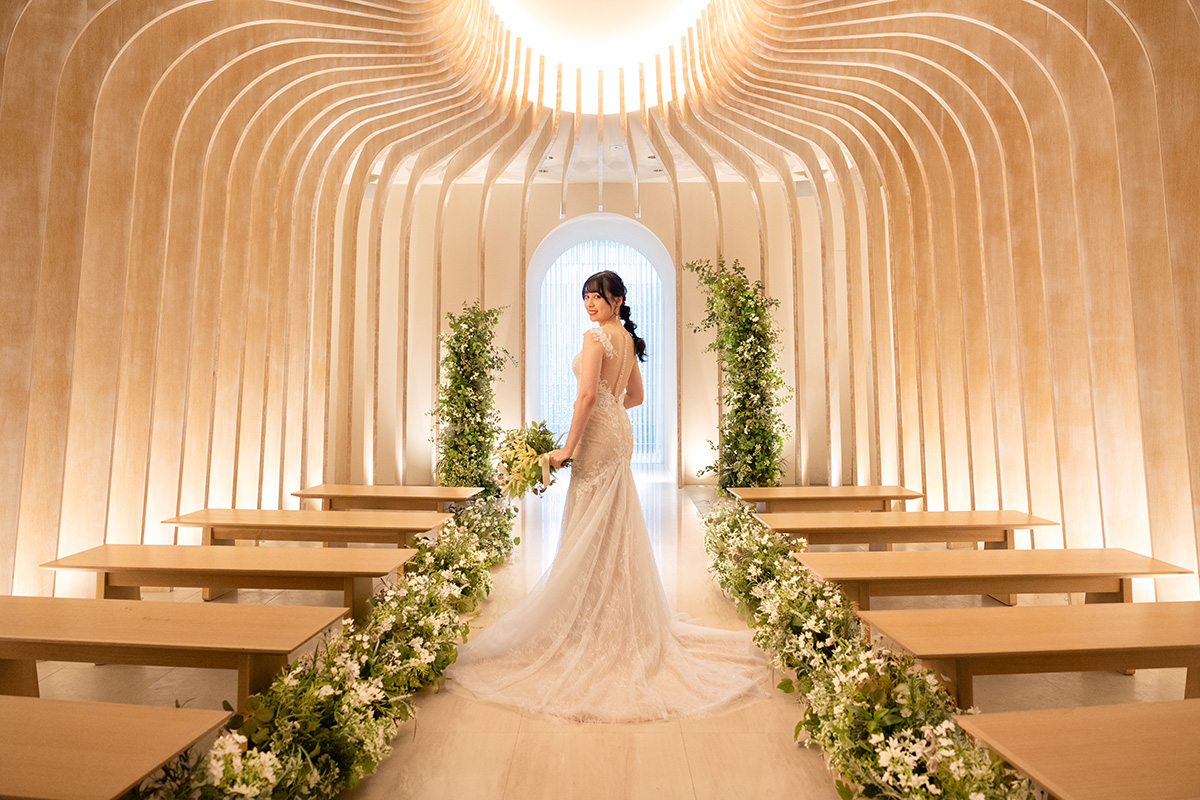 幻想的な雰囲気で叶えるチャペルフォトウェディング