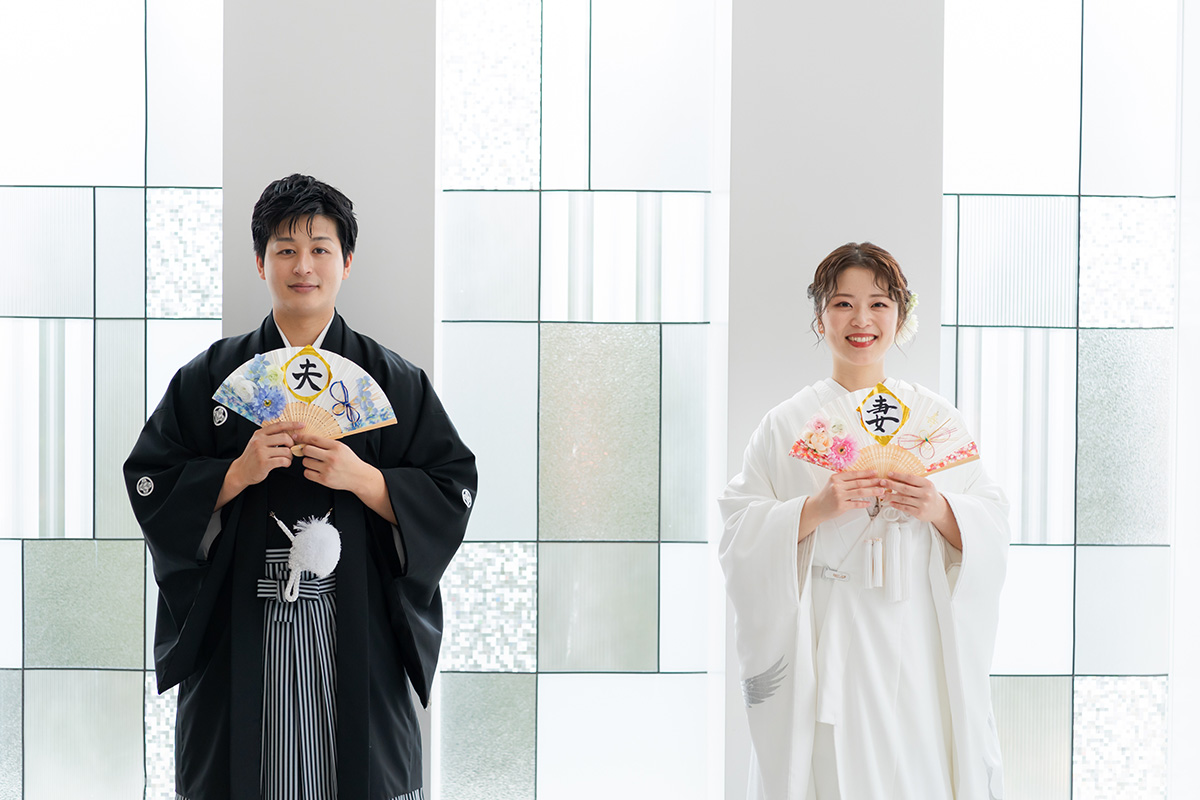 さまざまな表情を魅せるガラスのテクスチャが、おふたりのお写真をフォトジェニックに