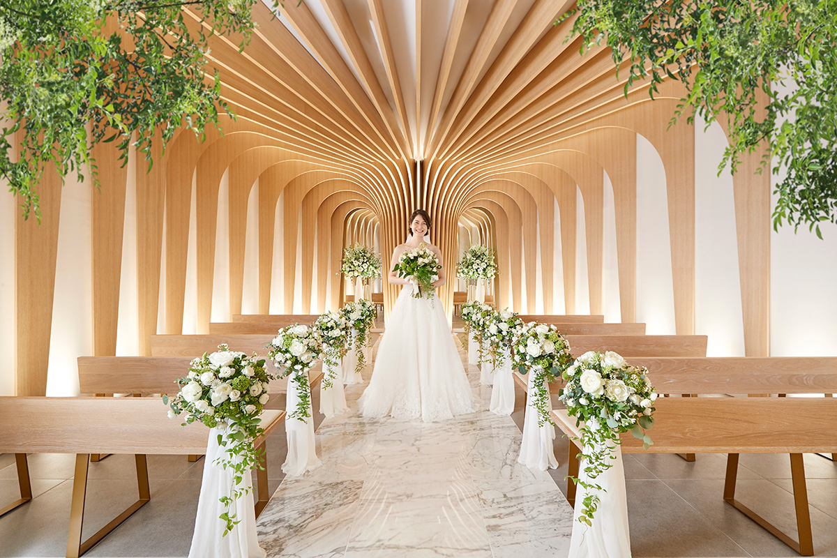 木のぬくもり溢れるチャペルフォトウェディング