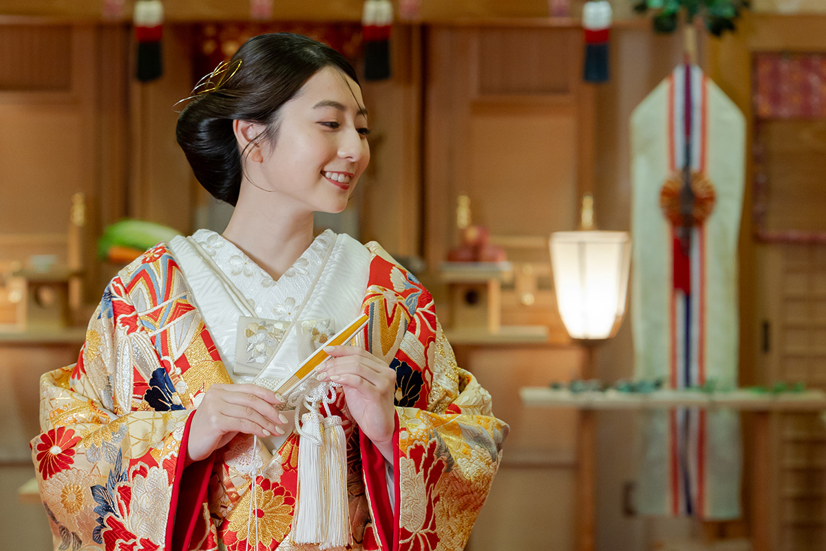 色打掛が美しく映えます