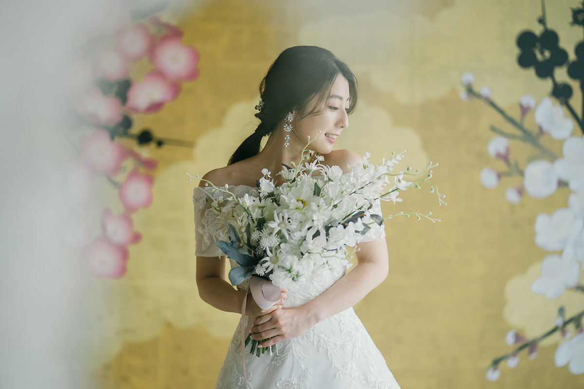 和デザインをバックにフォトウェディング