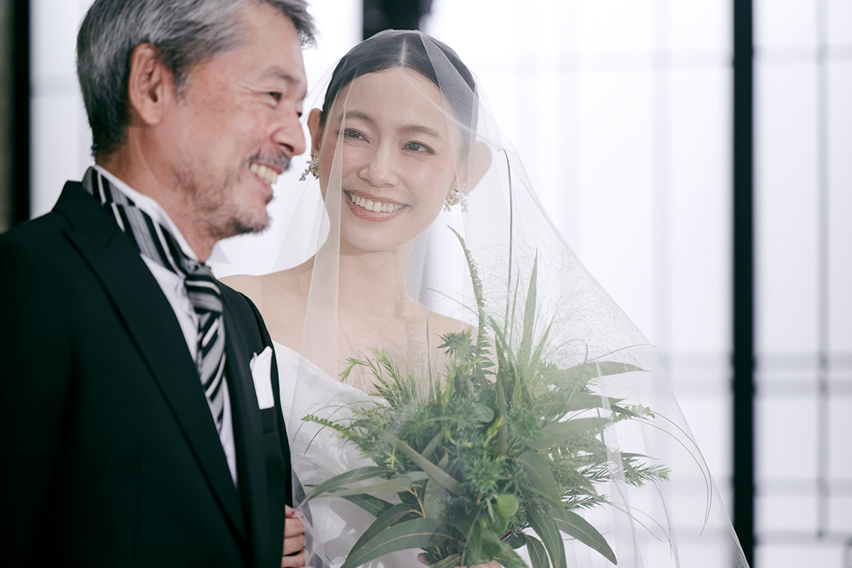 大好きな両親と一緒に歩くバージンロード