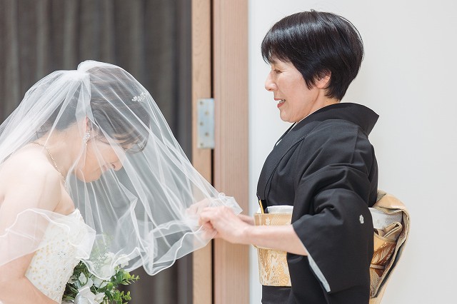 小さな結婚式松山店　お母様からのベールダウン