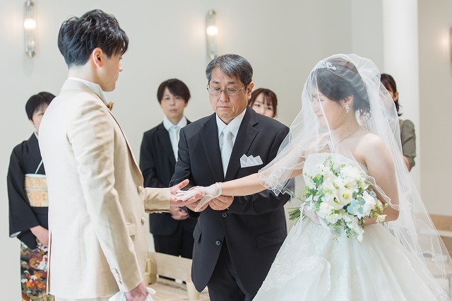 小さな結婚式松山店　お父様から新郎様へバトンタッチ