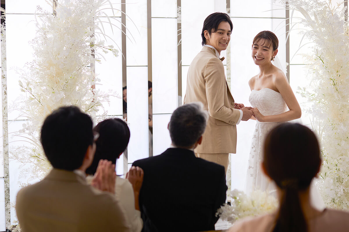 チャペルで誓うふたり