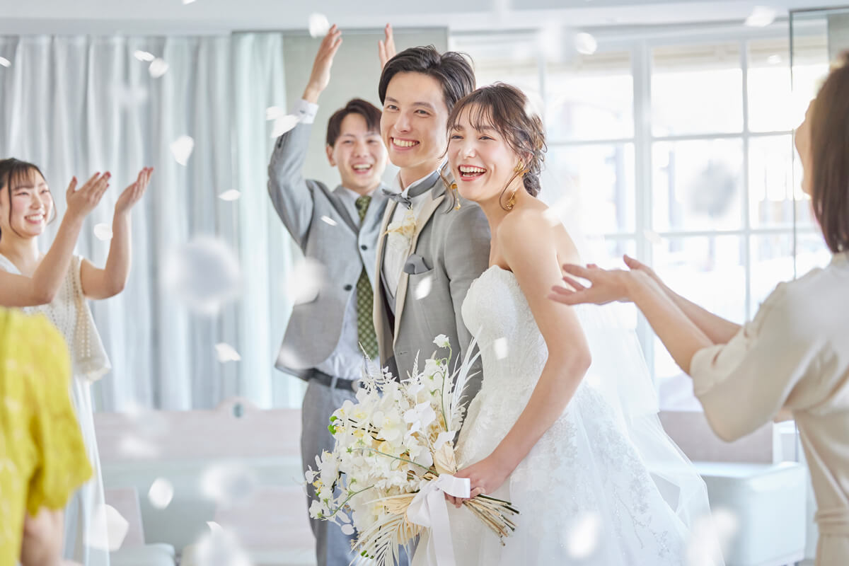 祝福のフラワーシャワー