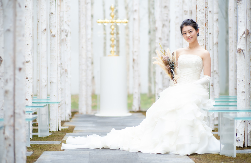 軽井沢　風通る白樺と苔の森チャペル