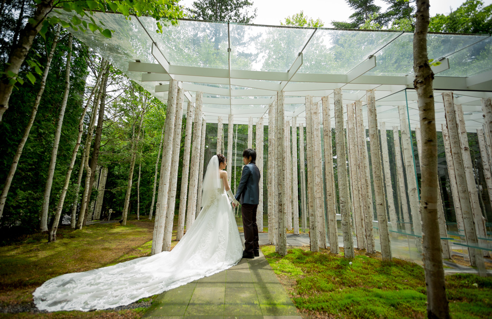 軽井沢　風通る白樺と苔の森チャペル