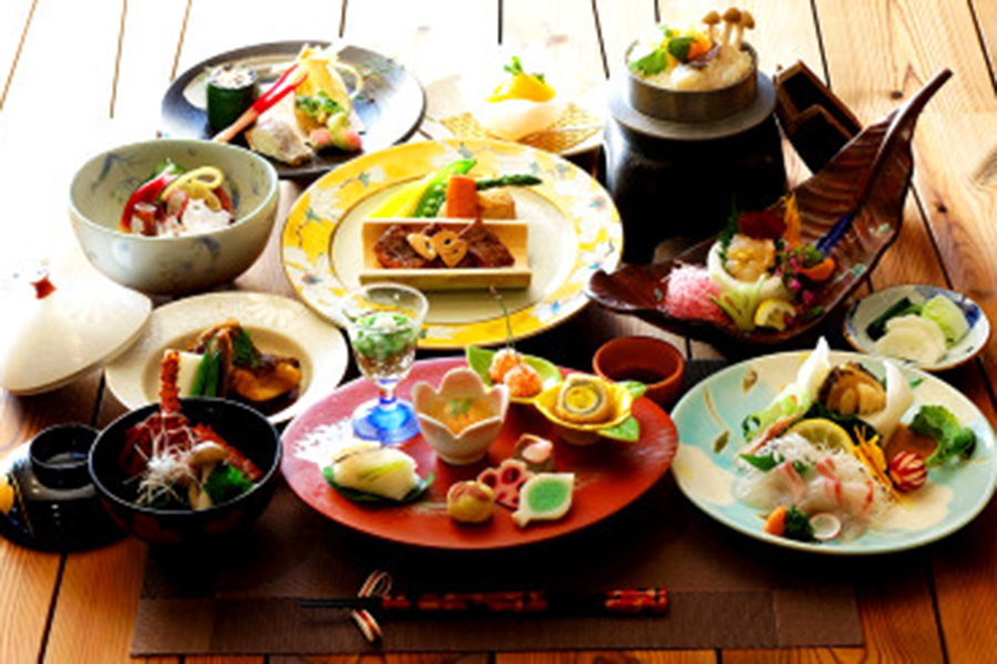 愛媛縣護國神社の結婚式＋会食10名様