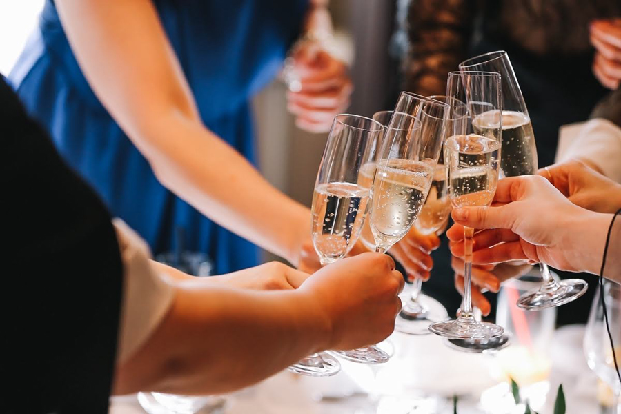 スタジオフォト50カット+洋食コース6名様プラン