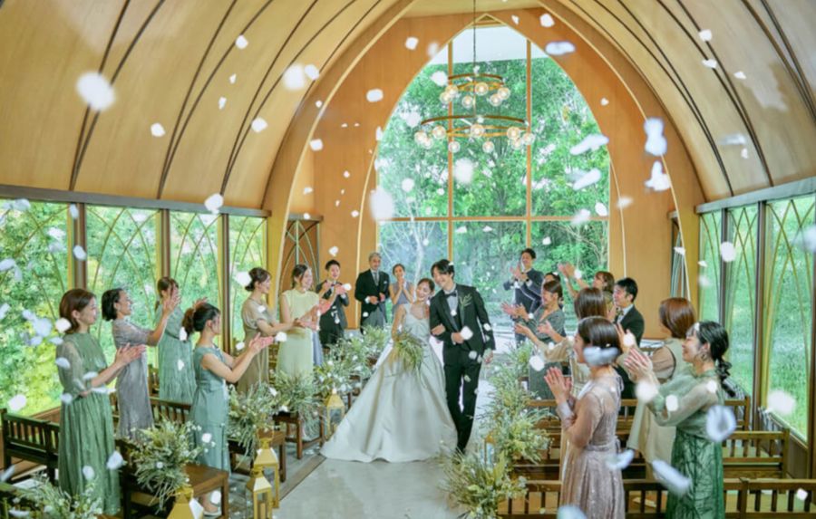 挙式＋会食＋1点目衣装選び放題プラン♪