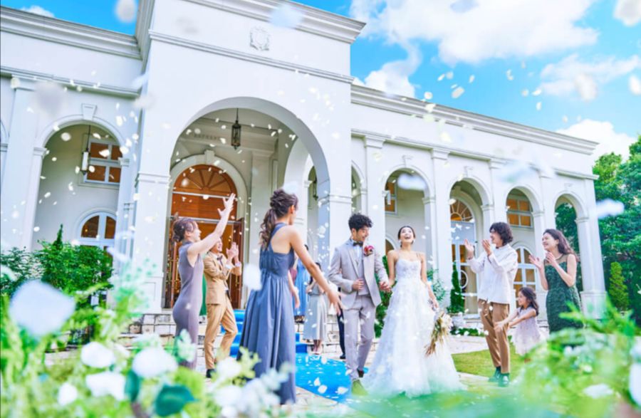 挙式＋会食＋1点目衣装選び放題プラン♪