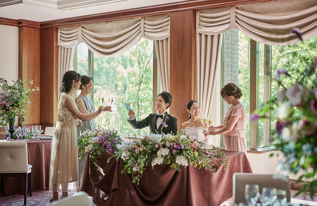 クラシカルなロイヤルスタイルから、光に包まれるナチュラル挙式まで幅広く対応。