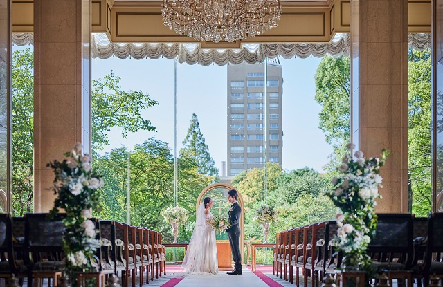 ヨーロピアンクラシック×1万坪の庭園。非日常が広がるロイヤルホテル