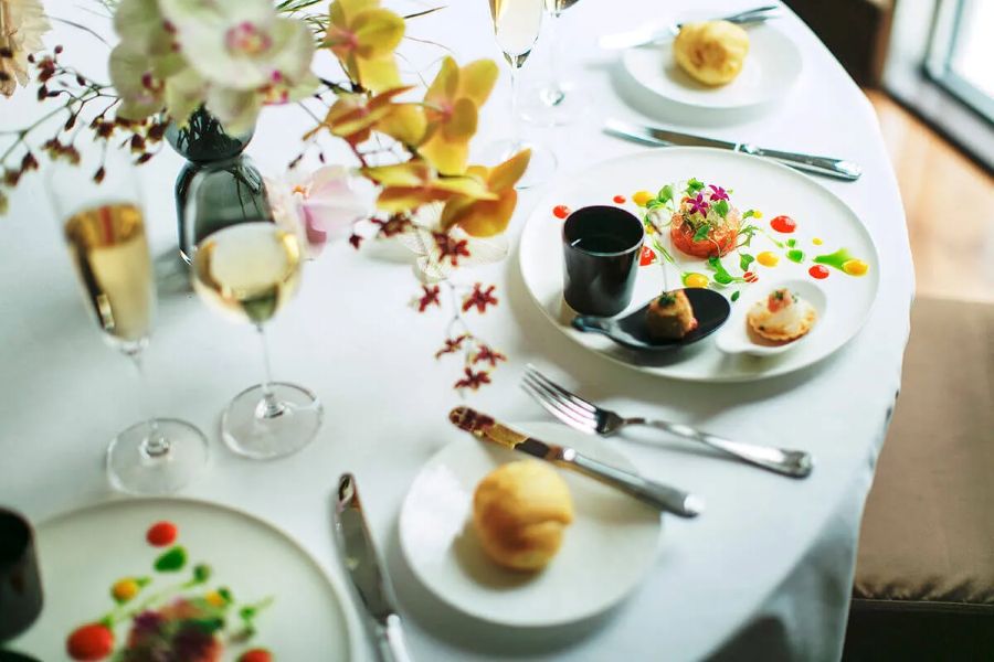 【美食】　九州各地の旬の食材を使ったイタリア料理は、口コミでも高く評価されています。シェフと直接打ち合わせを行い、メニューの要望に応えてもらうことも可能です。