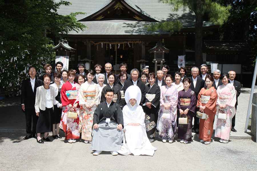 【少人数婚に優しい“シンプルで選びやすい挙式プラン”】前鳥神社では、人数や内容に合わせて選べるシンプルな挙式プランを用意しており、挙式のみなど、無理なく自分たちに合った形を選べるのが魅力です。「小さな結婚式」側も少人数専門のサポートを行っているため、短期間の準備でも安心して進められます。